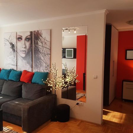 Rajiceva 5- Apartman Sa Prostranom Terasom I Garaznim Mestom ครากูเยวัตส์ ภายนอก รูปภาพ