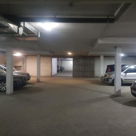 Rajiceva 5- Apartman Sa Prostranom Terasom I Garaznim Mestom ครากูเยวัตส์ ภายนอก รูปภาพ