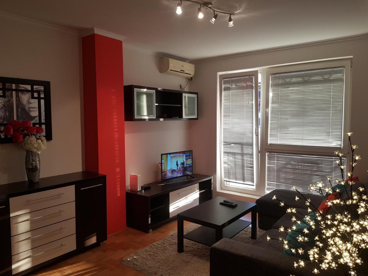 Rajiceva 5- Apartman Sa Prostranom Terasom I Garaznim Mestom ครากูเยวัตส์ ภายนอก รูปภาพ