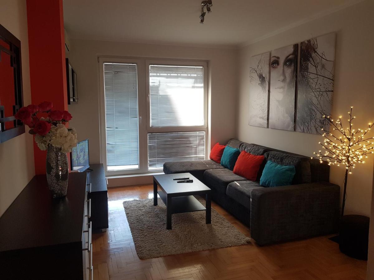 Rajiceva 5- Apartman Sa Prostranom Terasom I Garaznim Mestom ครากูเยวัตส์ ภายนอก รูปภาพ