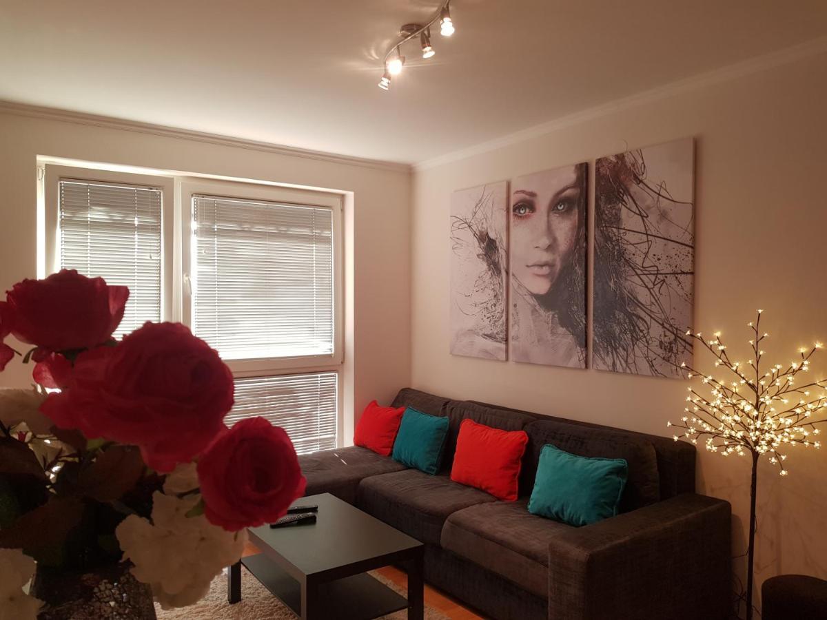 Rajiceva 5- Apartman Sa Prostranom Terasom I Garaznim Mestom ครากูเยวัตส์ ภายนอก รูปภาพ