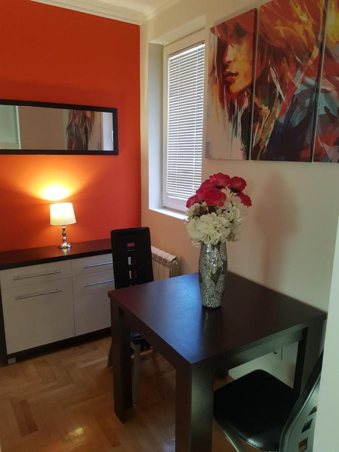 Rajiceva 5- Apartman Sa Prostranom Terasom I Garaznim Mestom ครากูเยวัตส์ ภายนอก รูปภาพ