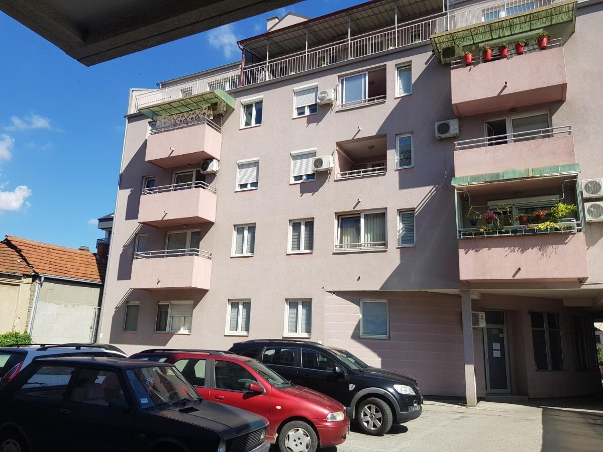 Rajiceva 5- Apartman Sa Prostranom Terasom I Garaznim Mestom ครากูเยวัตส์ ภายนอก รูปภาพ