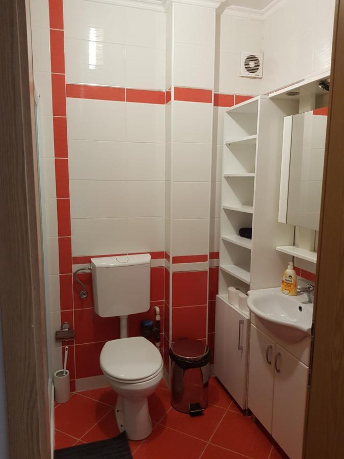 Rajiceva 5- Apartman Sa Prostranom Terasom I Garaznim Mestom ครากูเยวัตส์ ภายนอก รูปภาพ