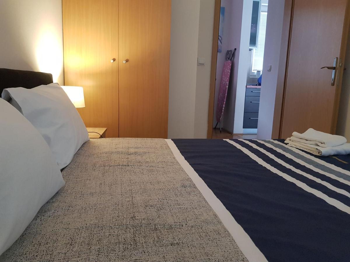 Rajiceva 5- Apartman Sa Prostranom Terasom I Garaznim Mestom ครากูเยวัตส์ ภายนอก รูปภาพ